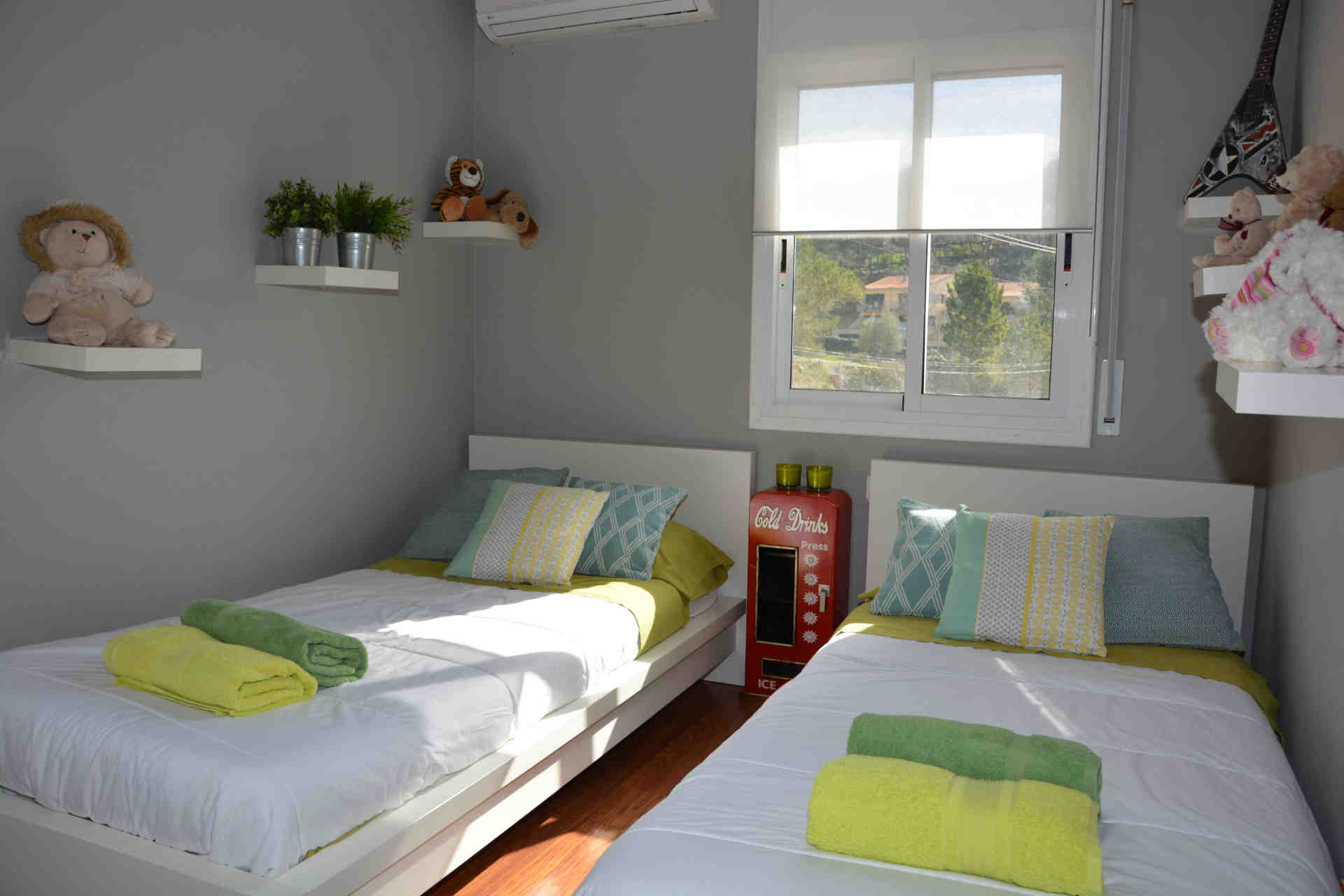 Tercera habitación doble en el chalet para vacaciones con camas individuales