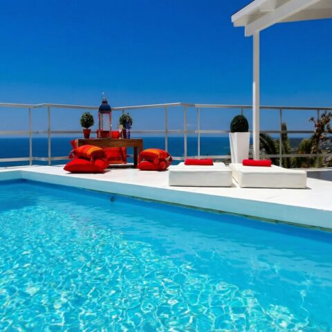 casa de verano con piscina