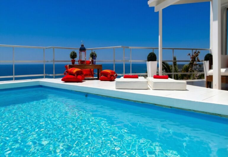 casa de verano con piscina