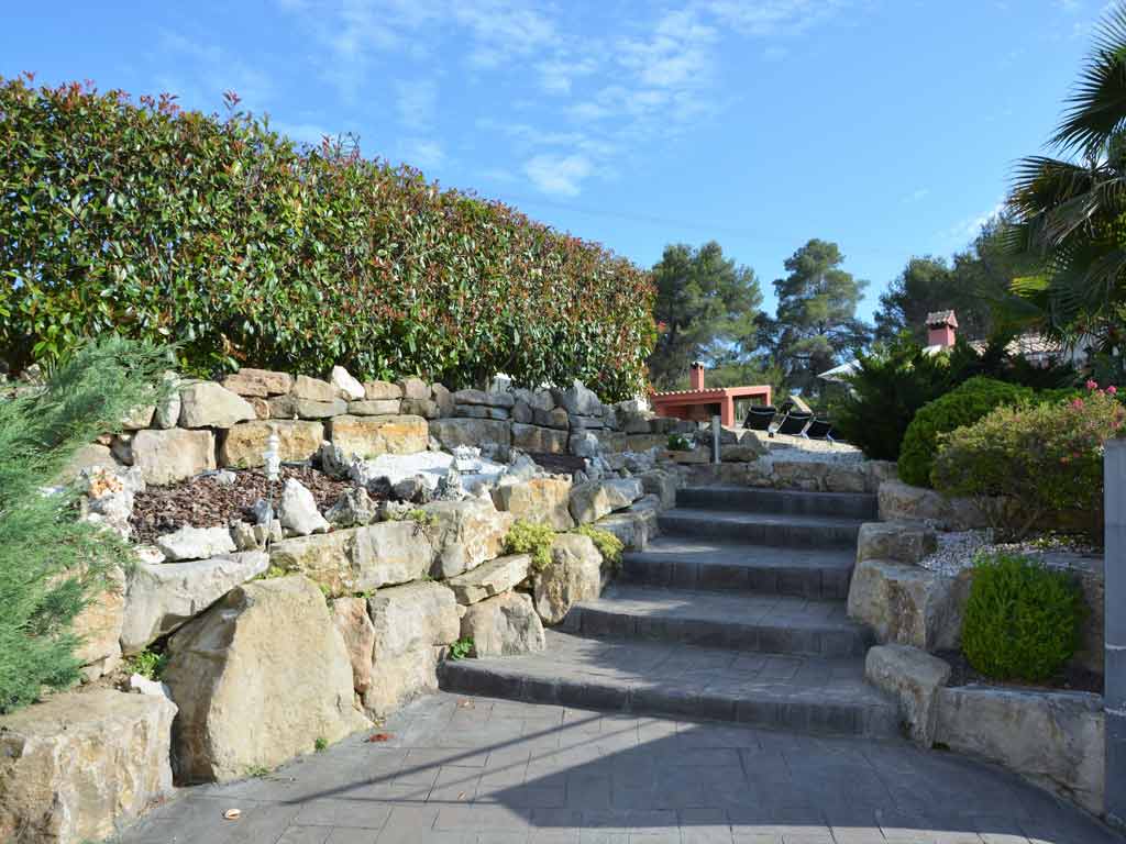 Villa Sitges con escaleras exteriores.