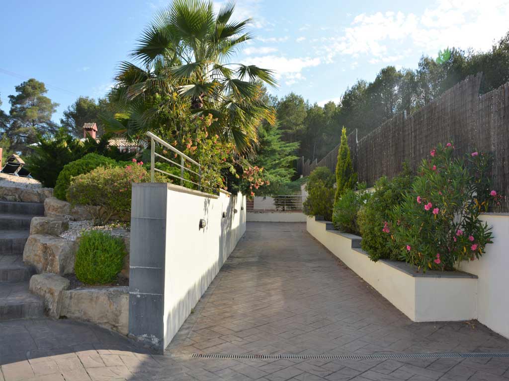 Villa Sitges con entrada para coches.