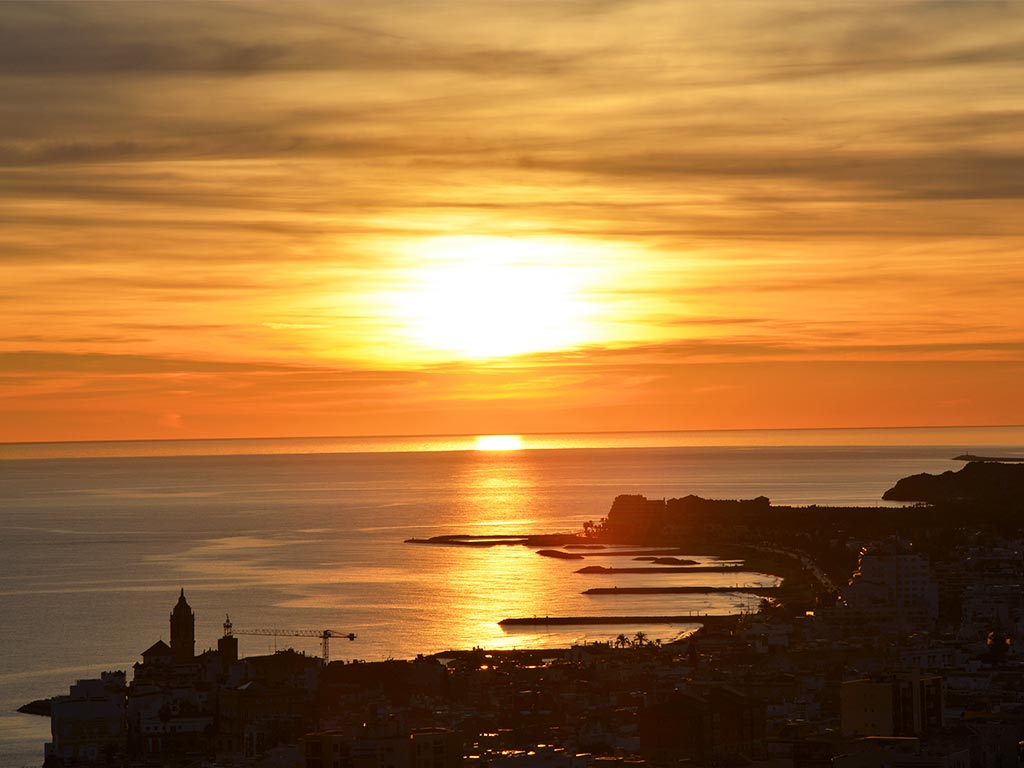 Casa de verano con piscina en Sitges: bonito atardecer