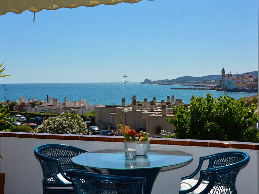 apartamento de sitges para vacaciones con terraza