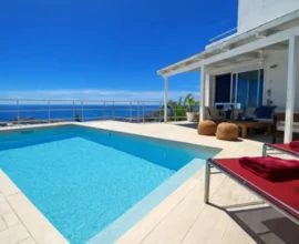 casa de verano con piscina