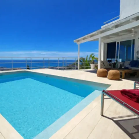 casa de verano con piscina