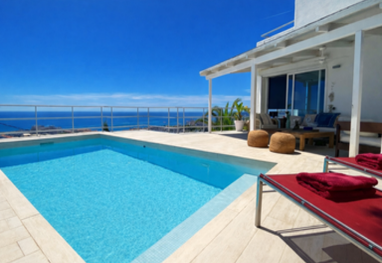 casa de verano con piscina