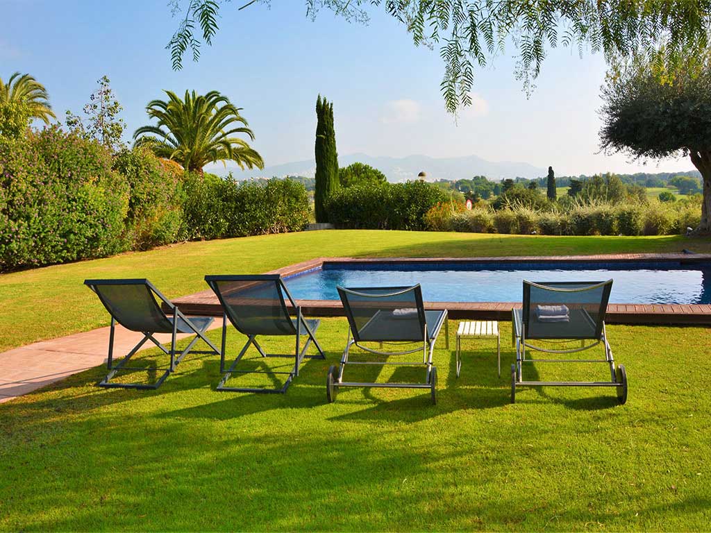 villa con piscina en sitges frente al golf de sitges