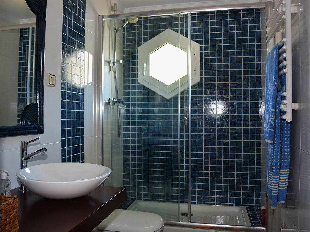 apartamento de sitges para vacaciones y su segundo cuarto de baño