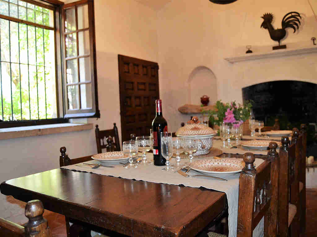 comedor interior de la casa rural en sitges