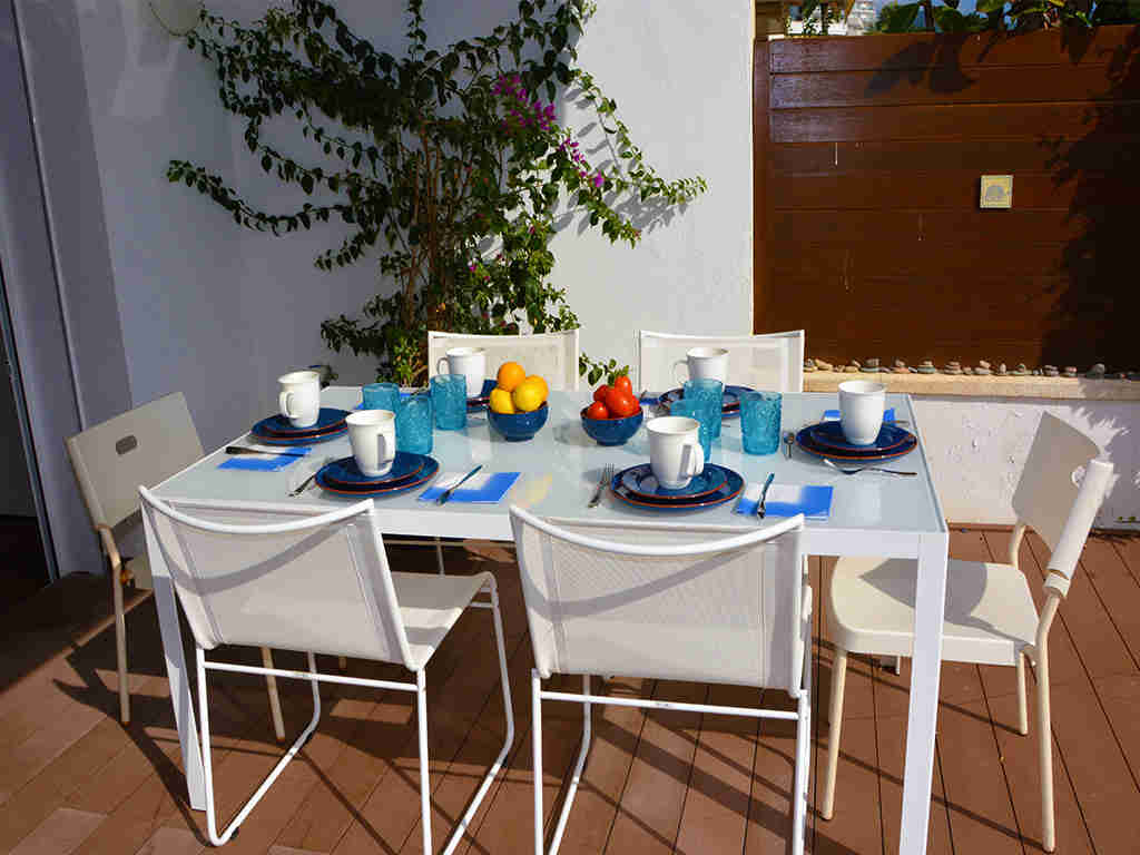 apartamentos vacacionales en sitges gran comedor exterior