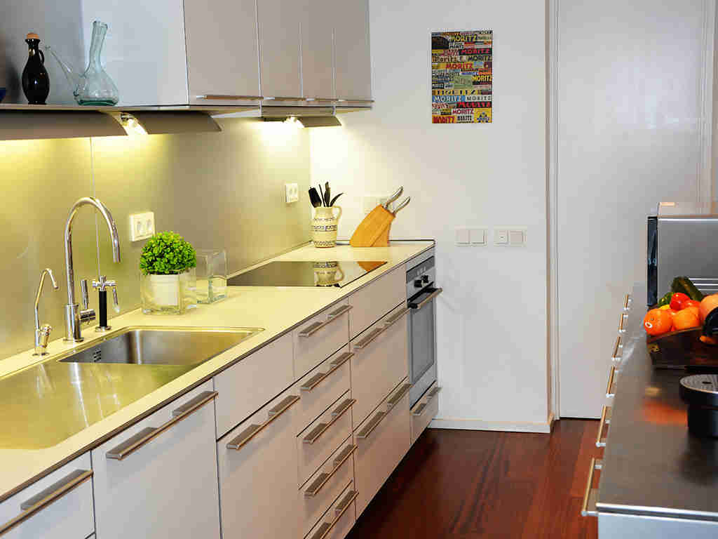 apartamentos vacacionales en sitges con cocina bien equipada