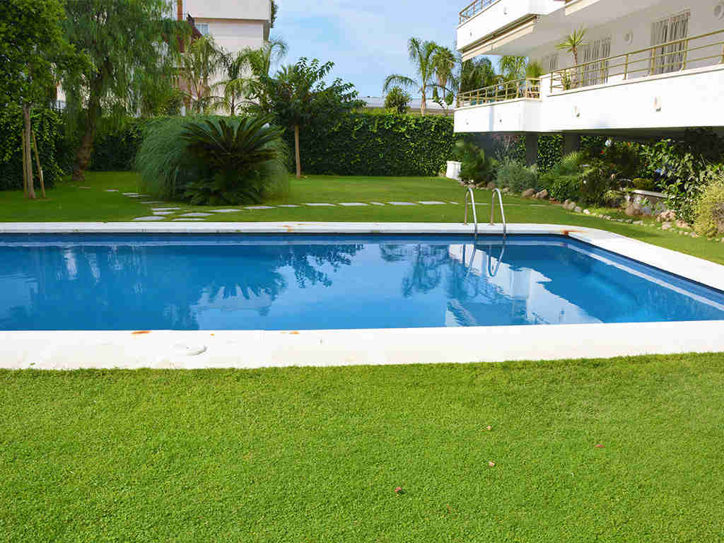 apartamentos vacacionales en sitges con piscina comunitaria