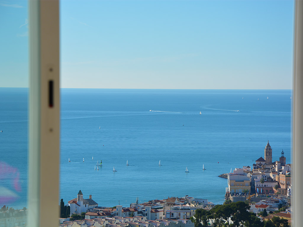 villas y vacaciones en sitges frente al mar mediterráneo