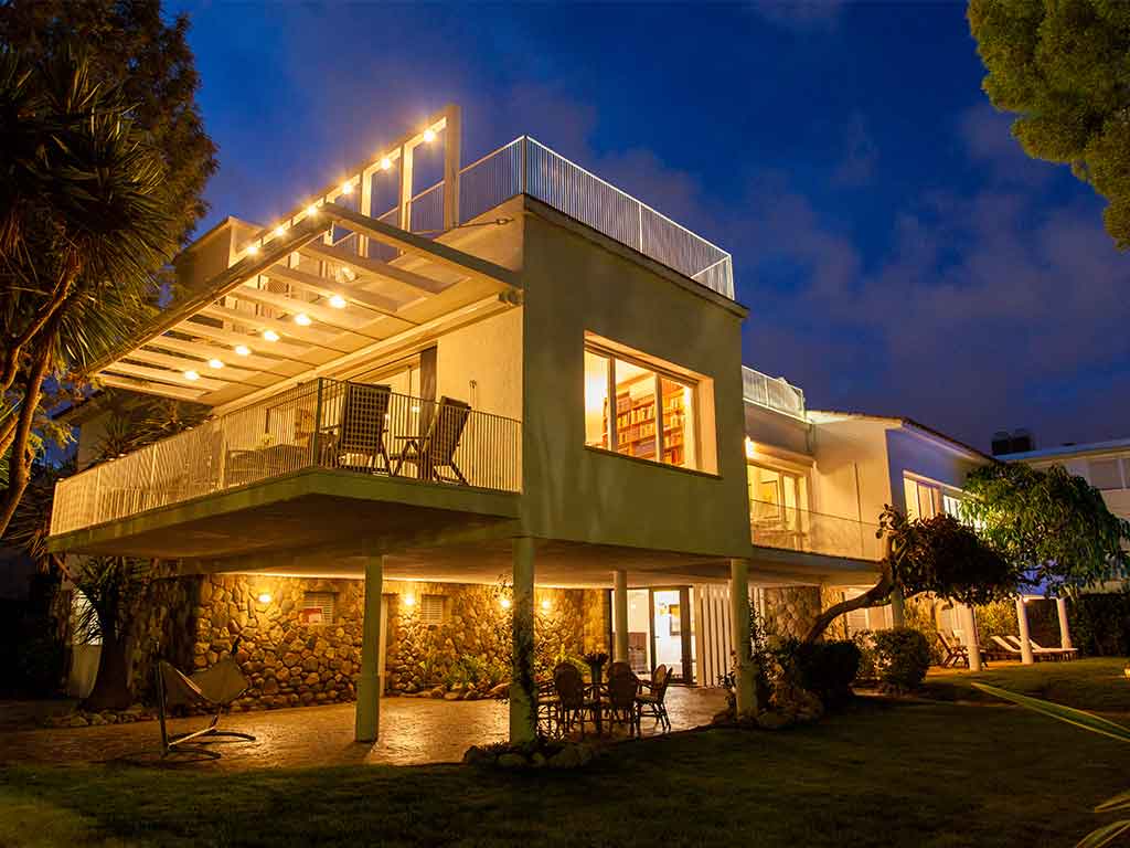 Villa vacacional en Sitges iluminada
