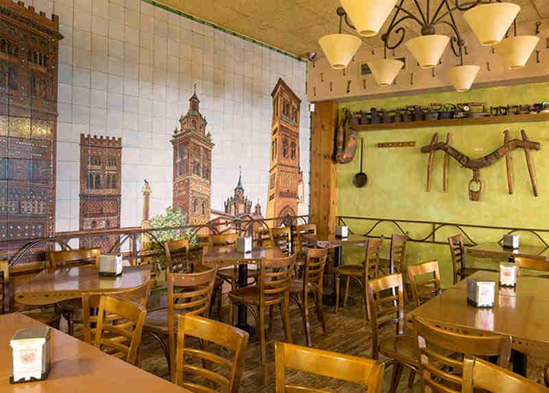 Tapas in Barcelona: La Esquinica Restaurant