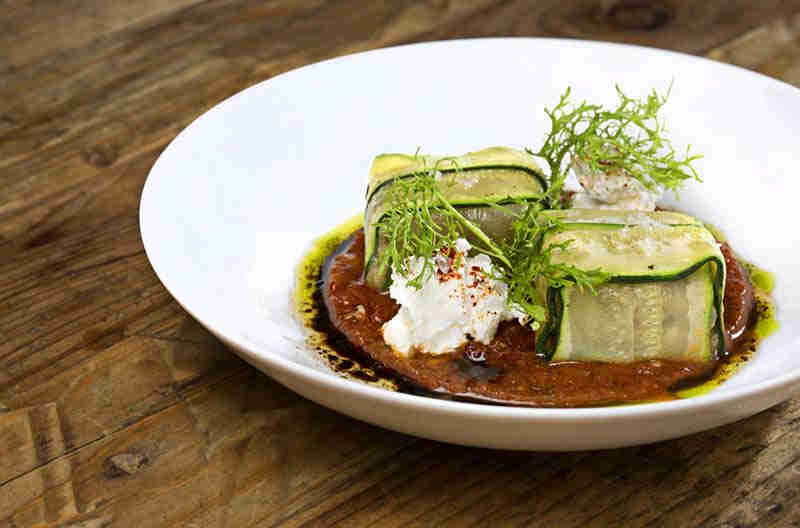 Tapas en Barcelona: raviolis de calabacín con berenjena y escalivada