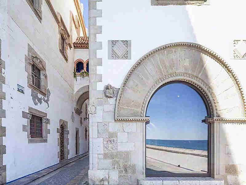 El casco antiguo de Sitges y su muralla