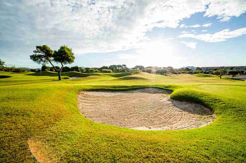 Golf de Sitges cerca del mar