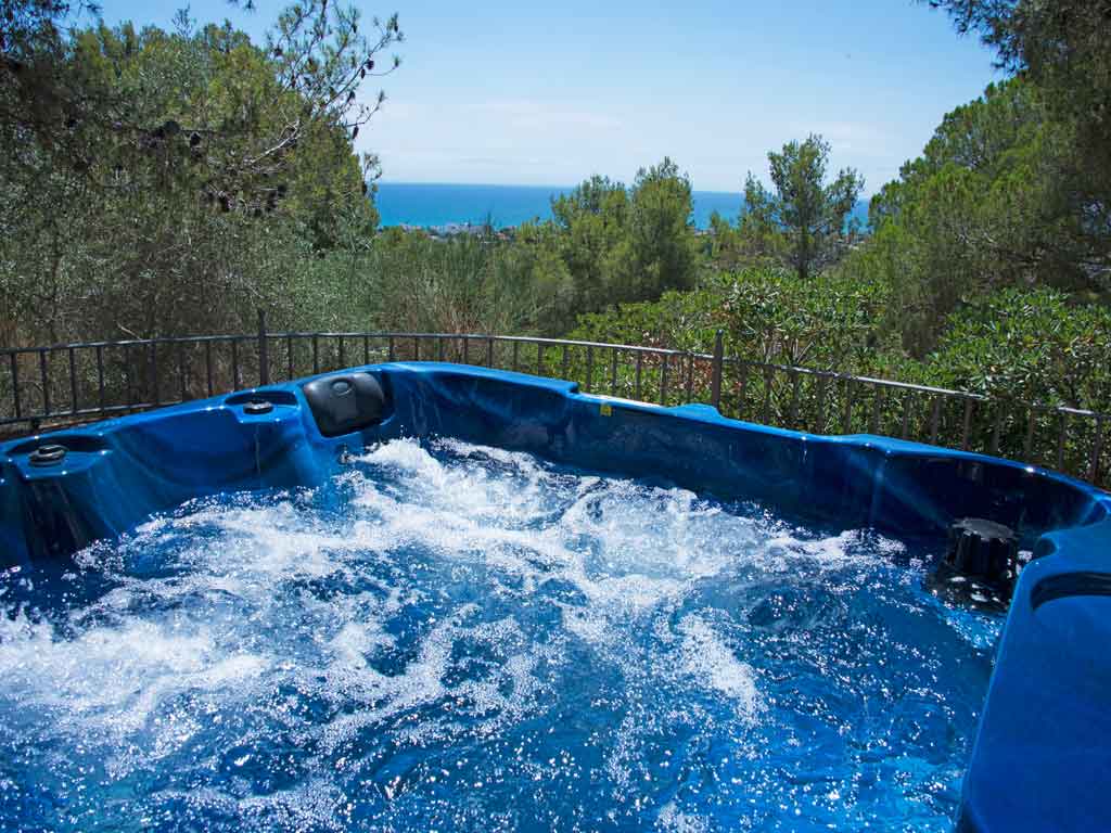 Casa en sitges cerca de barcelona: jacuzzi