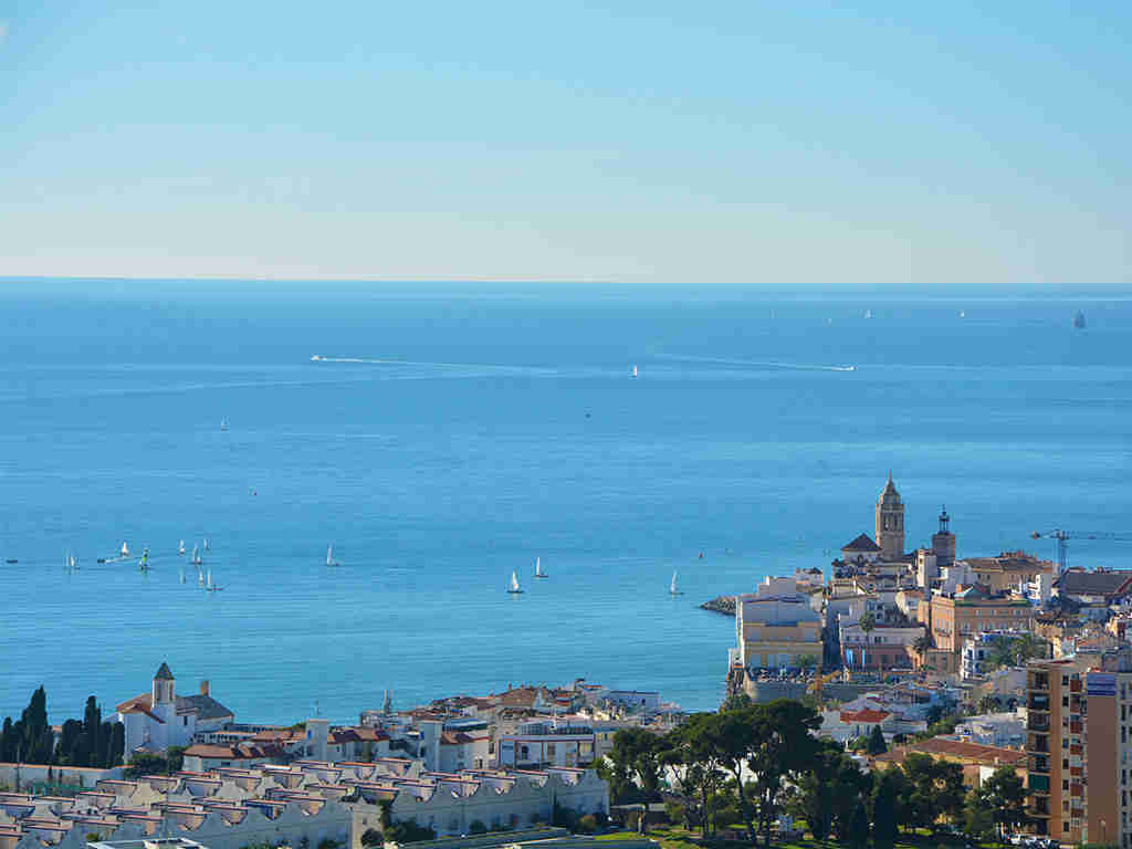 renting a luxury villa in sitges