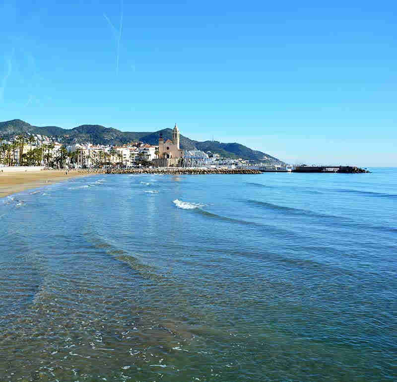 renting a luxury villa in sitges