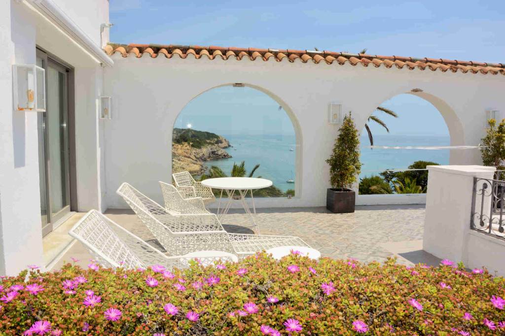 Villa avec piscine bord de la mer