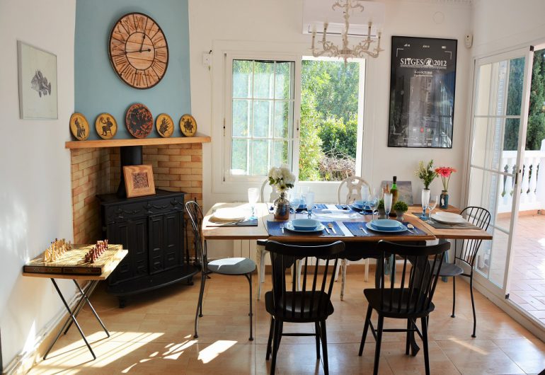 Table et chaises pour les repas