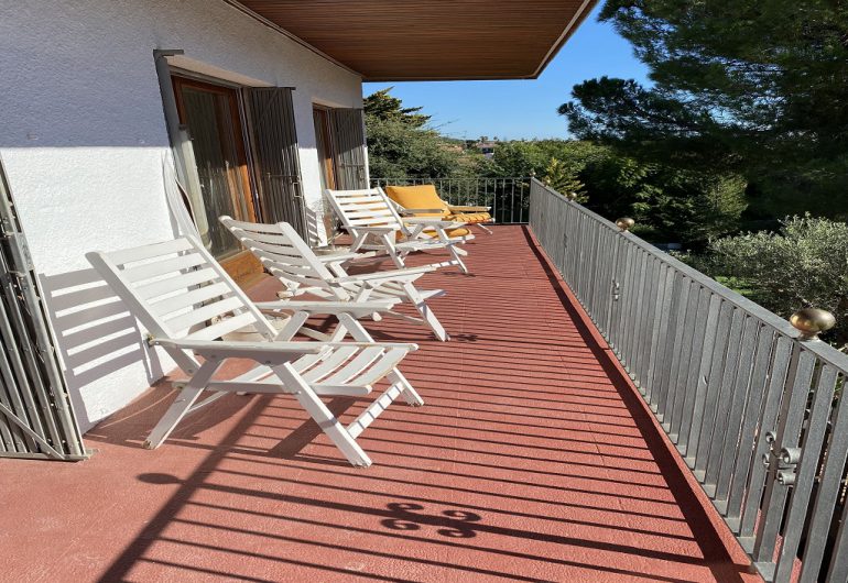 chaise et vue en terrasse