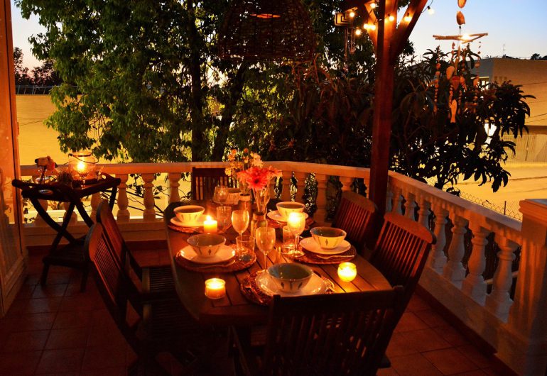 Repas de nuit en terrasse