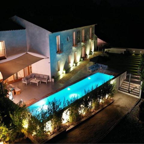 Villa con piscina cerca de sitges alquilar