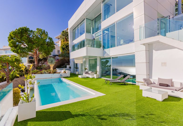 luxury villas near barcelona