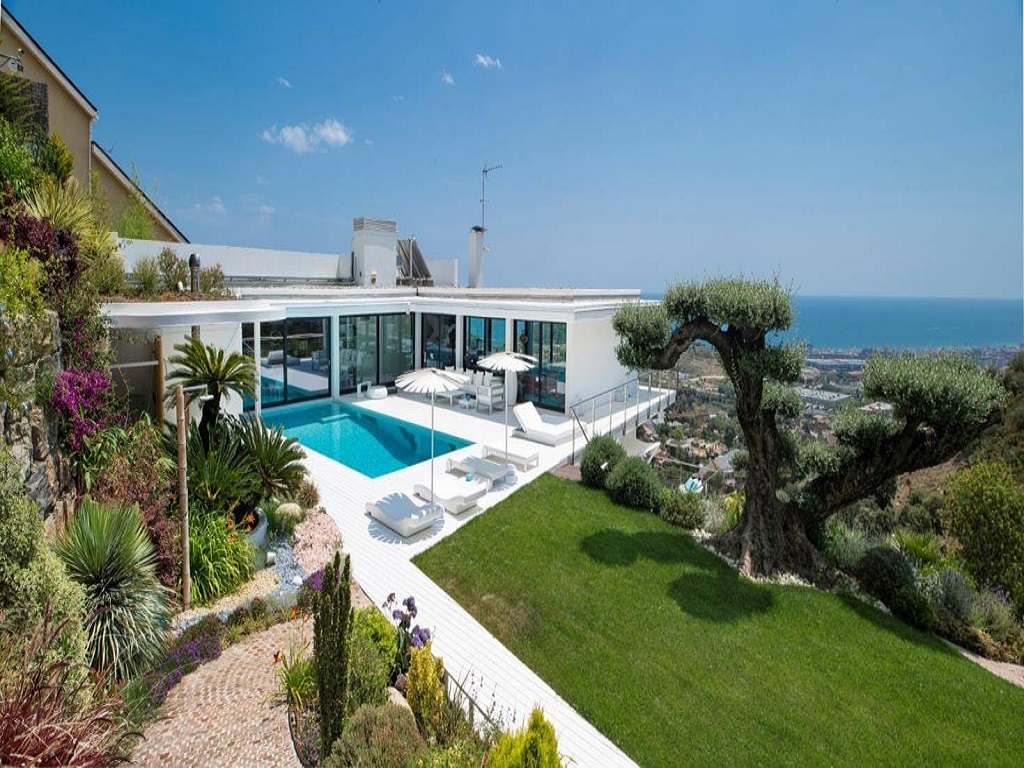 luxury villas near barcelona