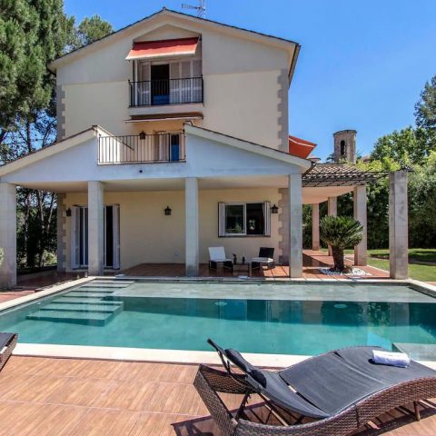 holiday villa in spain with pool