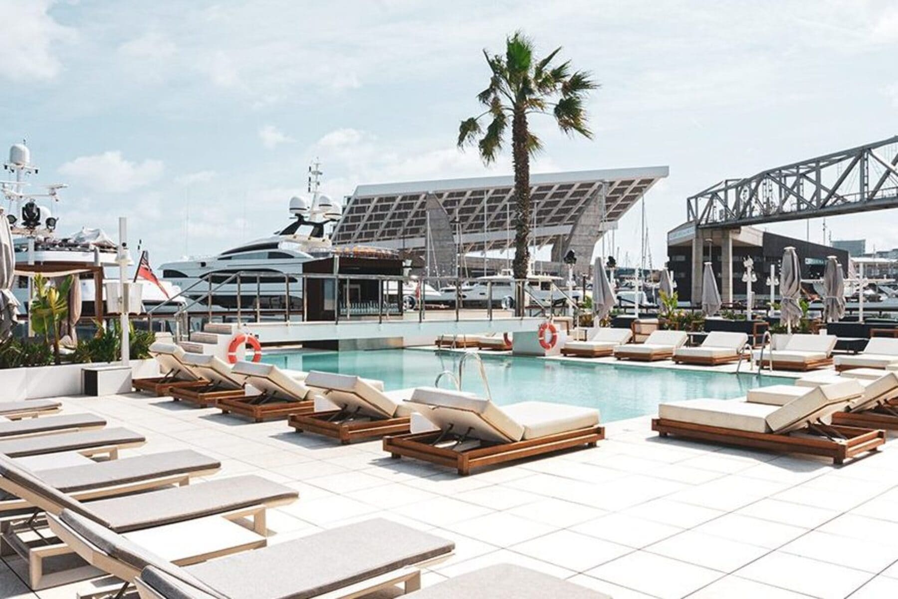 barcelona best beach clubs