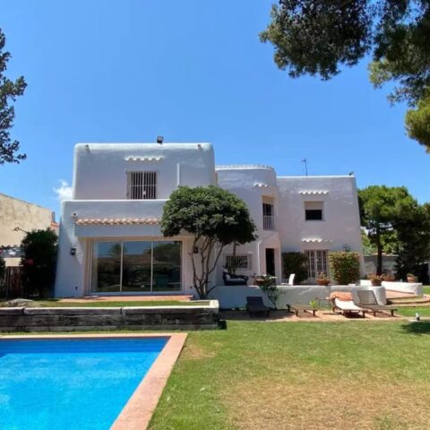 casa con piscina privada para alquilar