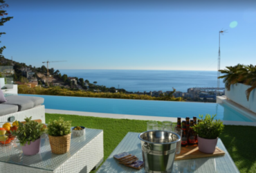 villa con piscina privada vistas al mar
