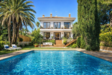 villas con piscina privada sitges