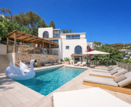 Villa vacacional de lujo en ibiza con vistas al campo