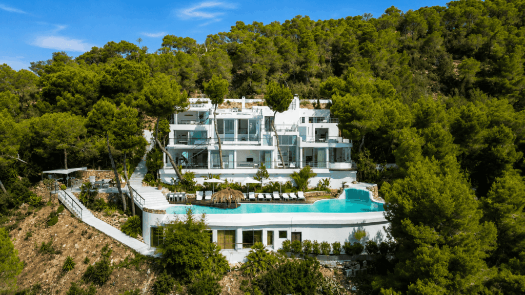 villas de lujo en Ibiza últimas noches agosto