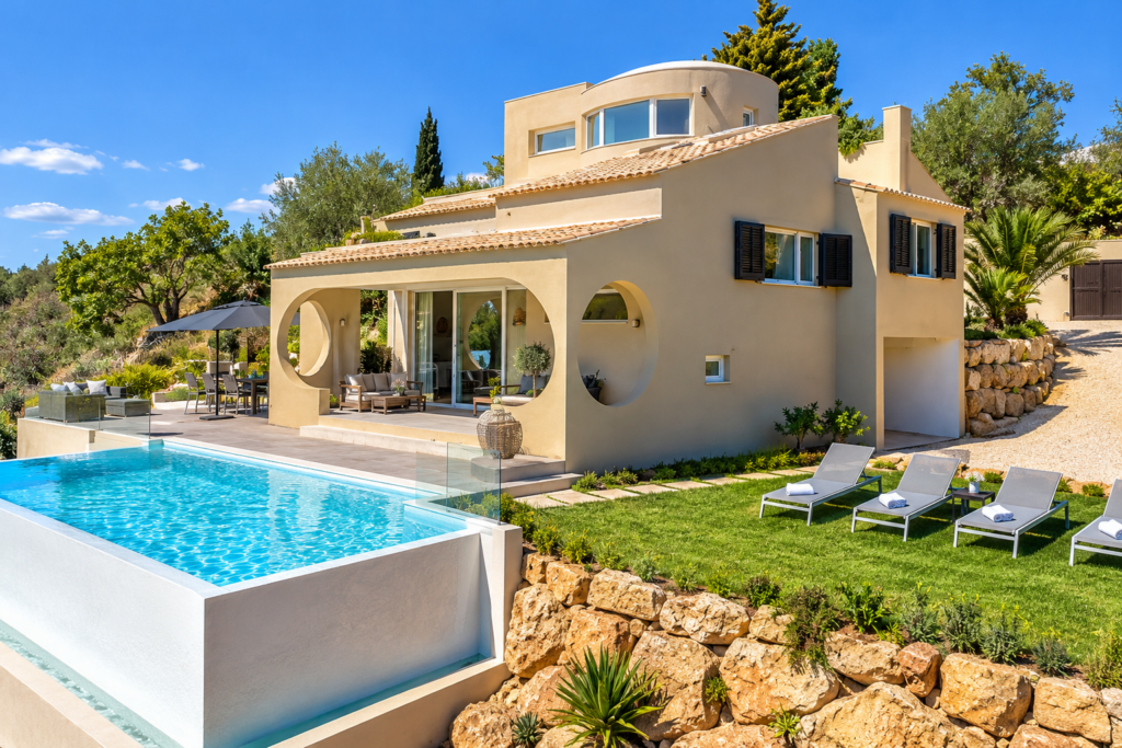 last minute luxury villas in Faro with pool and garden