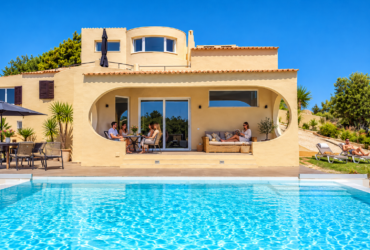 villas last minute de lujo en Faro con piscina y jardín