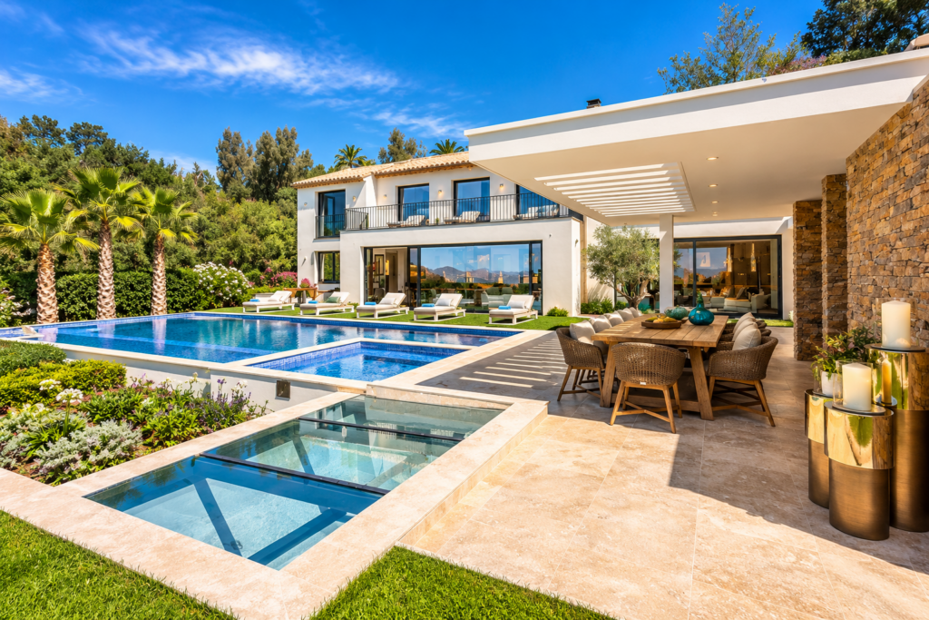 luxury villas in Saint-Tropez with pool