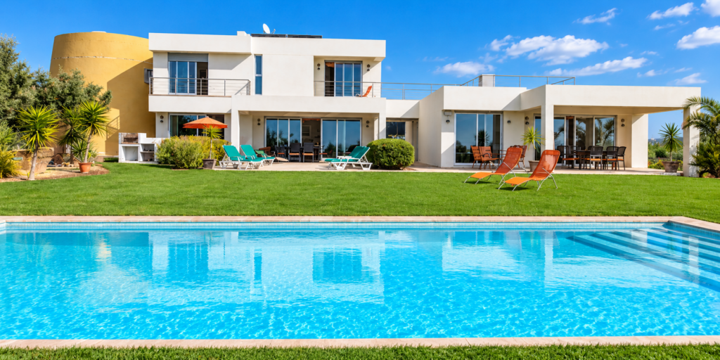 last minute luxury villas in Faro with pool and garden